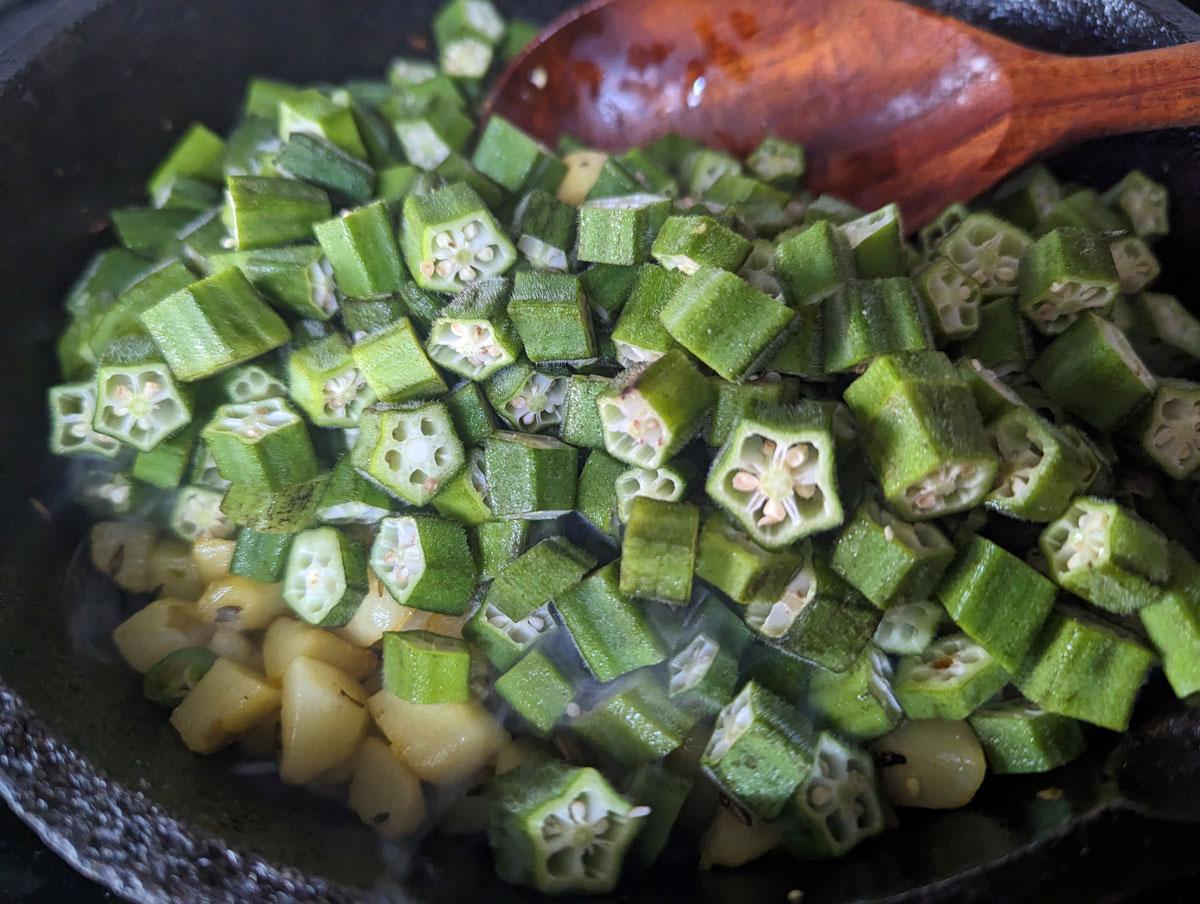 Alu bhindi recipe