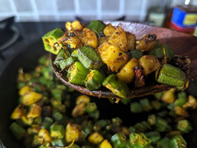 Alu bhindi recipe