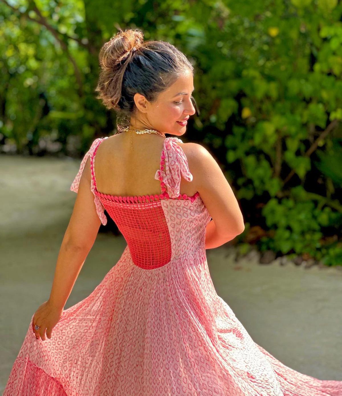 Hina Khan's Style For Women Who Think Pink - Rediff.com