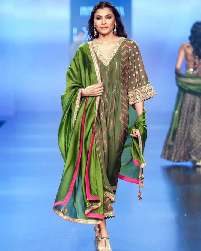 Sara Ali Khan walks for Punit Balana at LFW x FDCI