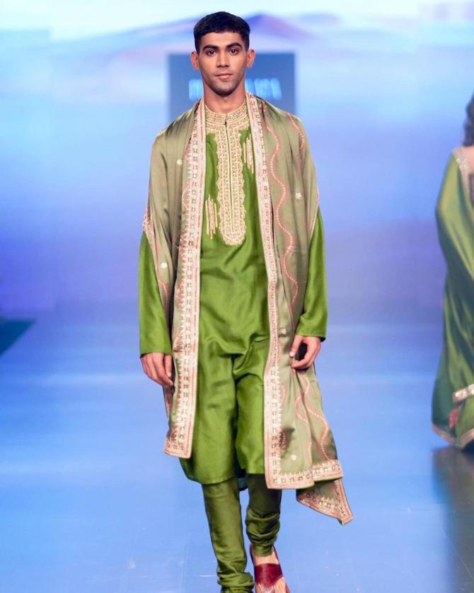 Sara Ali Khan walks for Punit Balana at LFW x FDCI