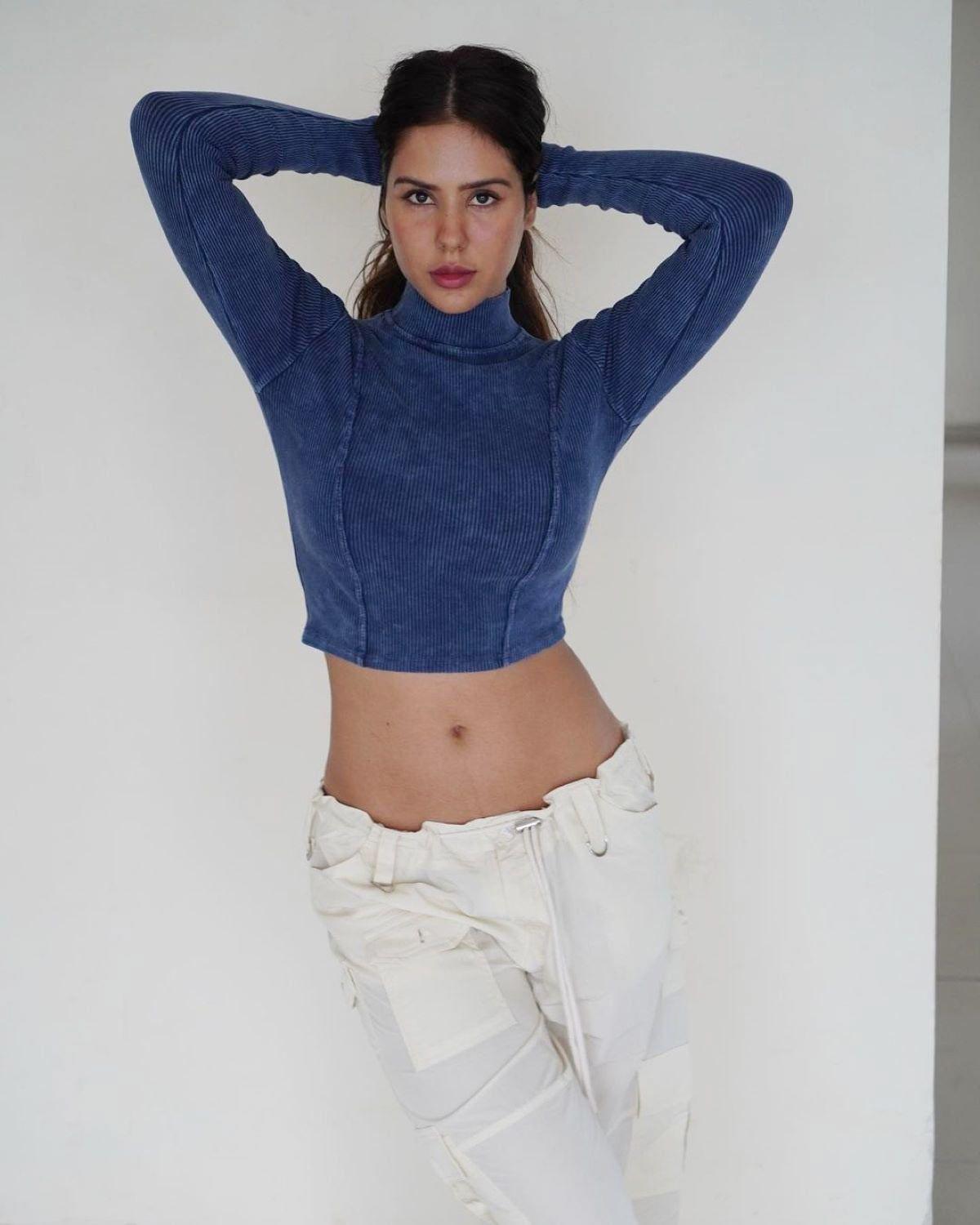 Hawt Punjabi Kudi Sonam Bajwa - Rediff.com