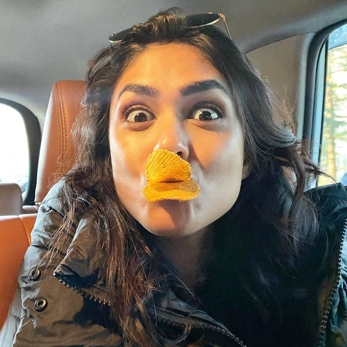 Mrunal Thakur eating chips