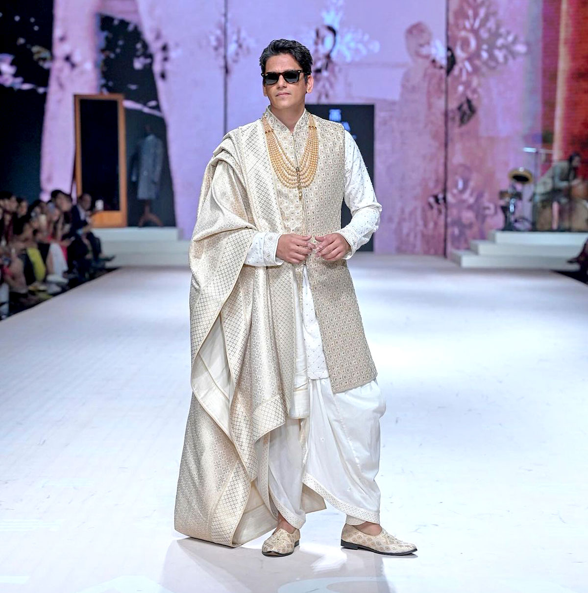 LFW x FDCI Fashion Week: Does Vijay Have A Shaadi-wala Message For  Tamannah? - Rediff.com