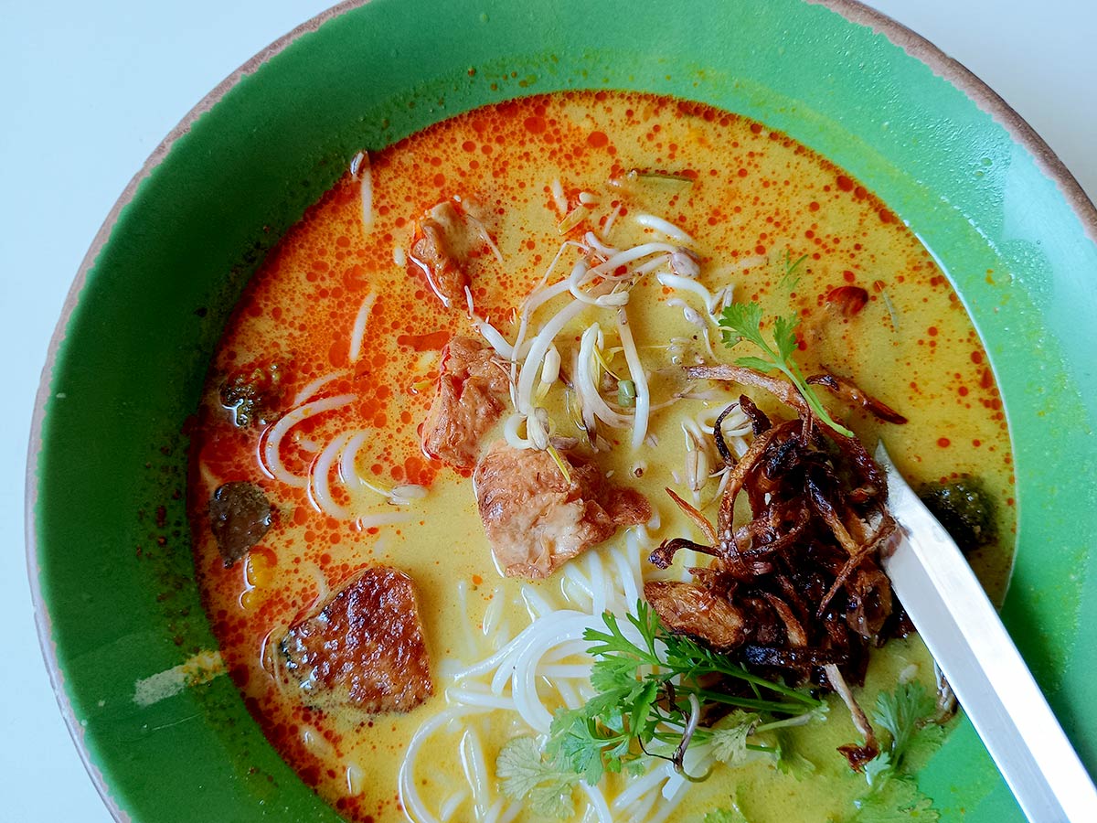 Recipe: Vegetable Singapore Curry Laksa Soup