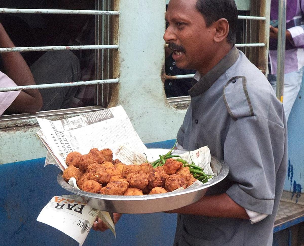 Platform snack vendor