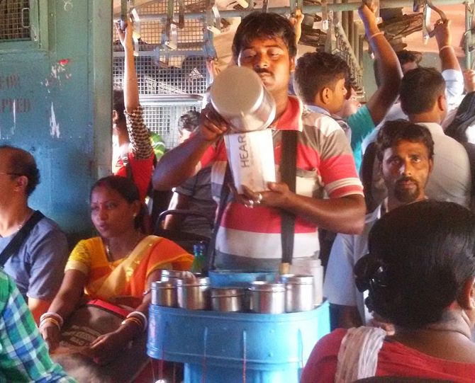 Jhalmuri being sold on a train in West Bengal