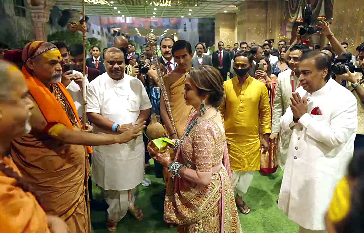 Ambani Shaadi: Shankaracharyas Bless Radhika-Anant