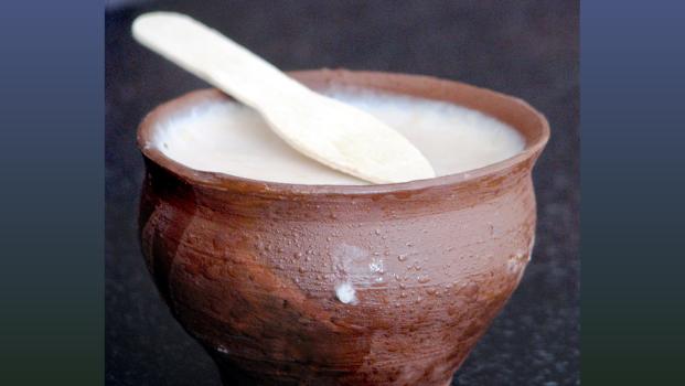 Dahi is available in bhanr or kulhars in Bengal