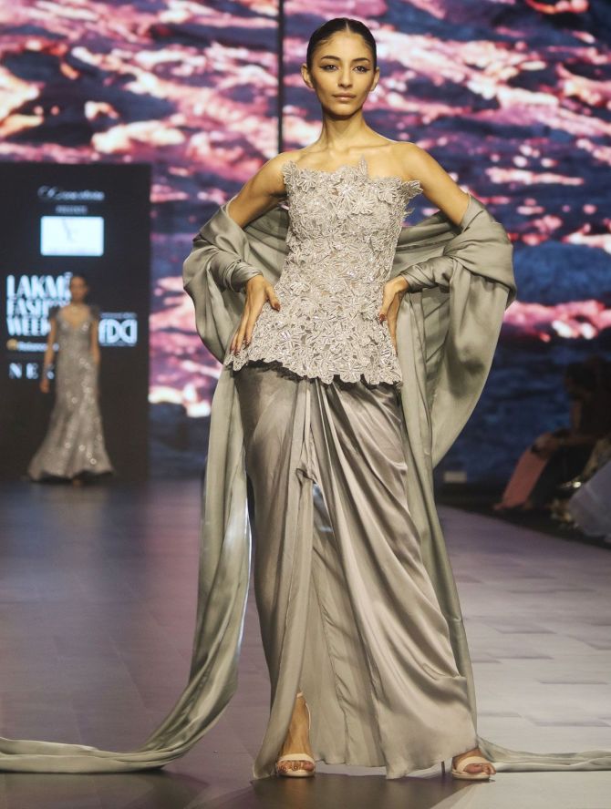 Sara Ali Khan walks for Varun Chakilam at Lakme Fashion Week 2024