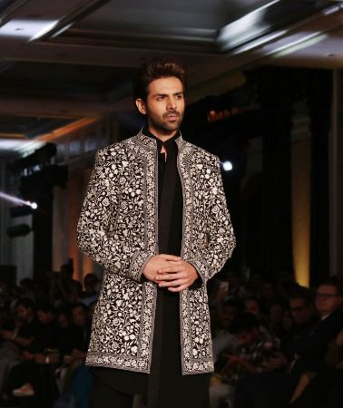 Tripti Dimri, Kartik Aryan turn showstopers for Manish Malhotra's Namo Bharat show