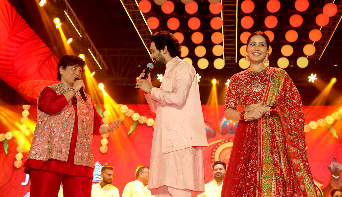 Vikrant Massey and Raashii Khanna attend Falguni Pathak's show in Borivali, Mumbai