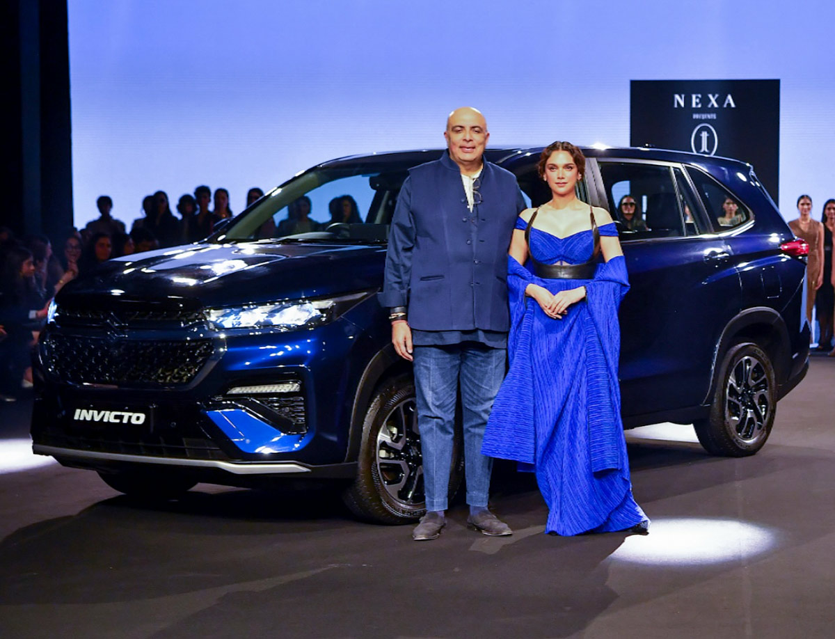 Tarun Tahiliani and Aditi Rao Hydari at Lakme Fashion Week