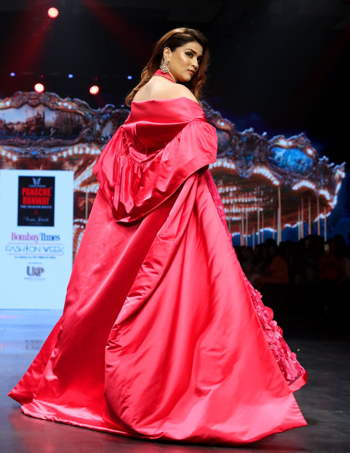 Mannara Chopra walks for designer Vishal Kapoor at the Bombay Times Fashion Week 2024