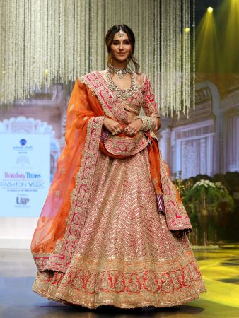 Shibani Akhtar  walks for Sheetal Batra