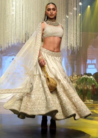 Shibani Akhtar  walks for Sheetal Batra