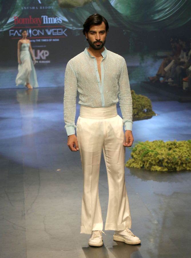 Mrinal Thakur for Anusha Reddy at Bombay Times Fahion Week