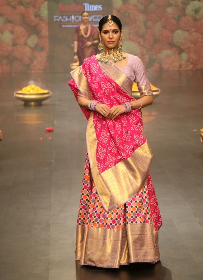 Shibani Akhtar  walks for Sheetal Batra