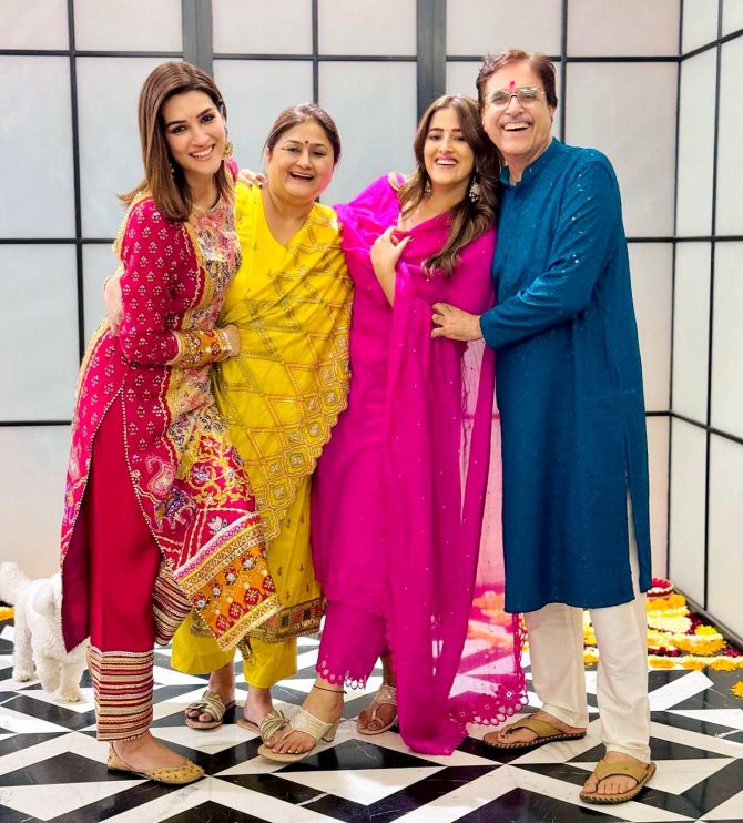 Kriti Sanon Nupur Sanon Do Patti