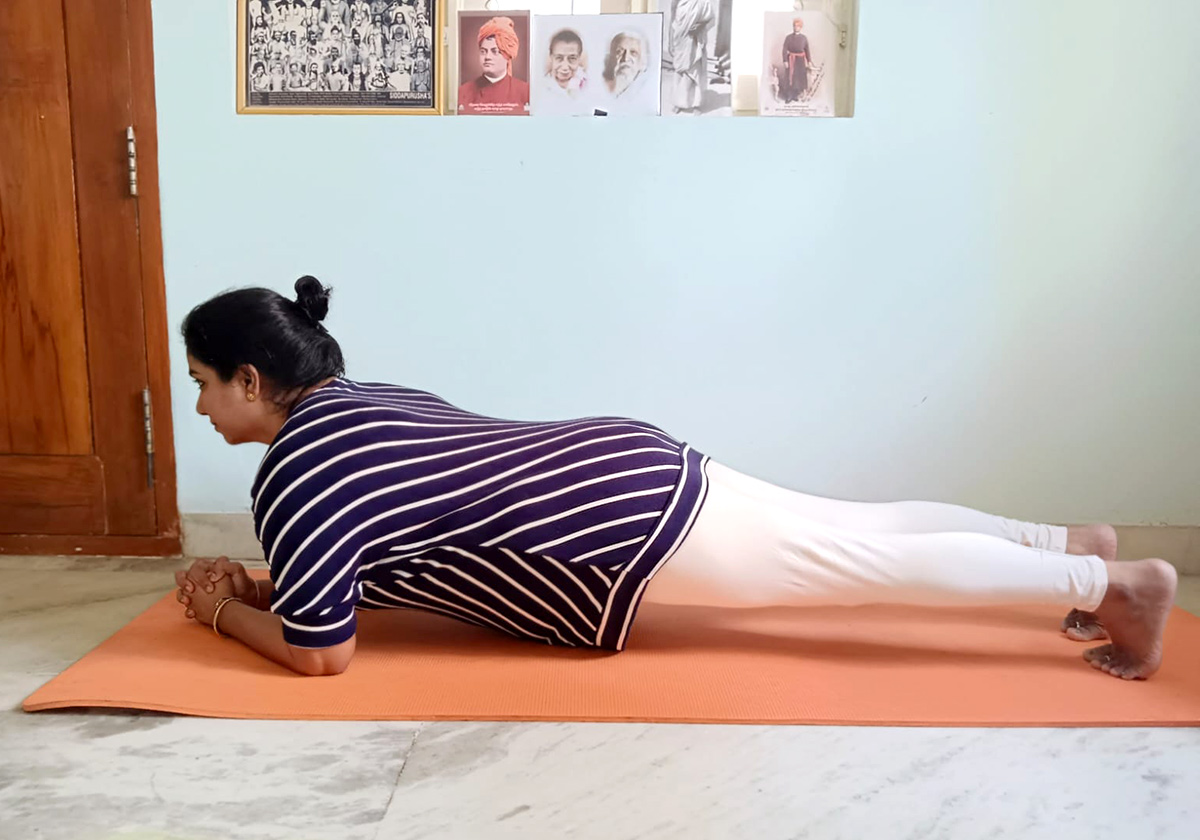 Phalakasana (plank pose)