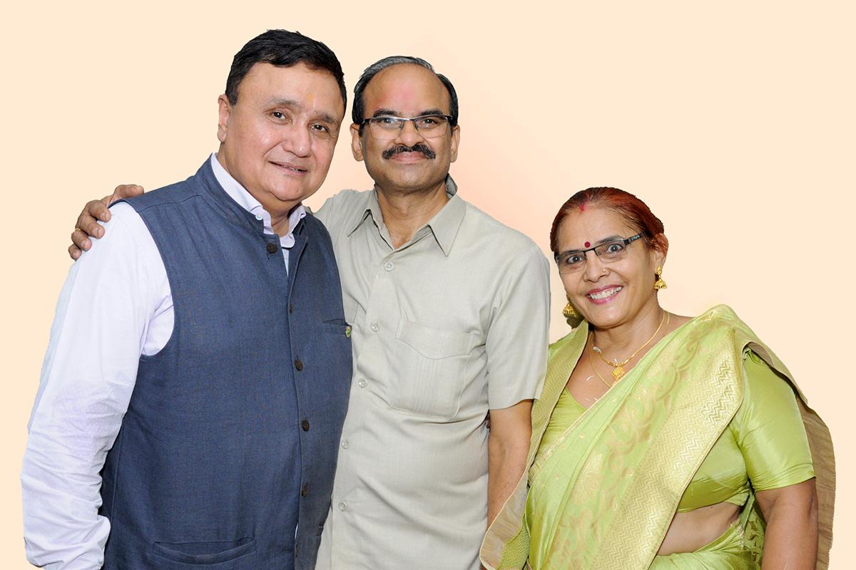 Arun Khanna with his friends, Dayanand and Kanta