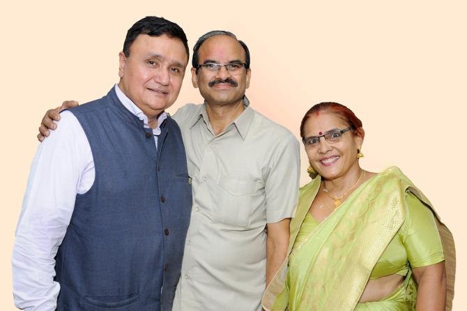 Arun Khanna with his friends, Dayanand and Kanta