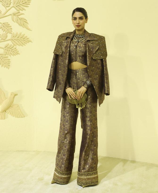 Khushi Kapoor Swadesh