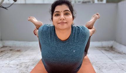 yoga: how to do dhanurasana