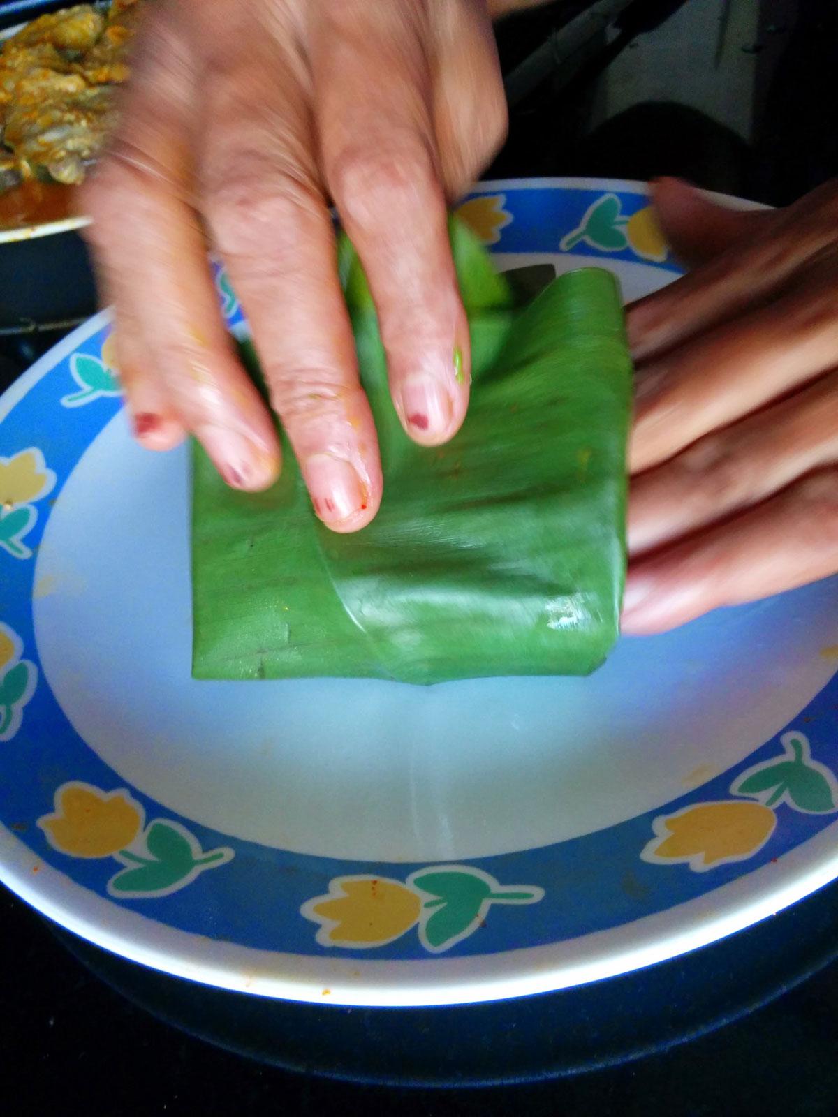 Wrapping the baked fish