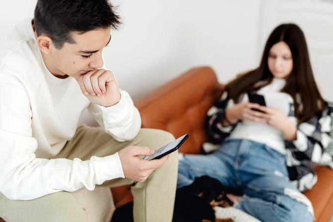 rediffgurus: my GF hides our relationshop online