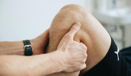 what causes knee pain