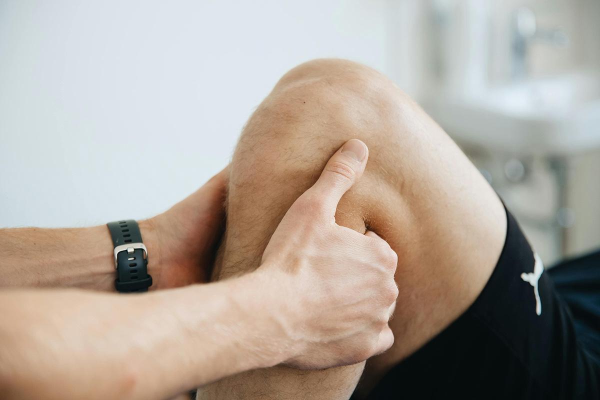 what causes knee pain