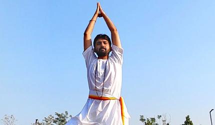 how to do Vriksasana