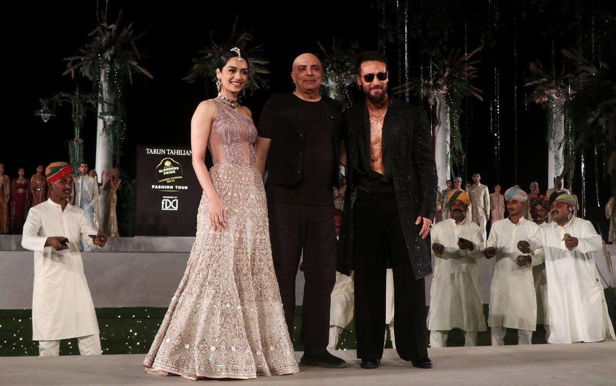 Tarun Tahiliani with Tiger Shroff and Manushi Chillar