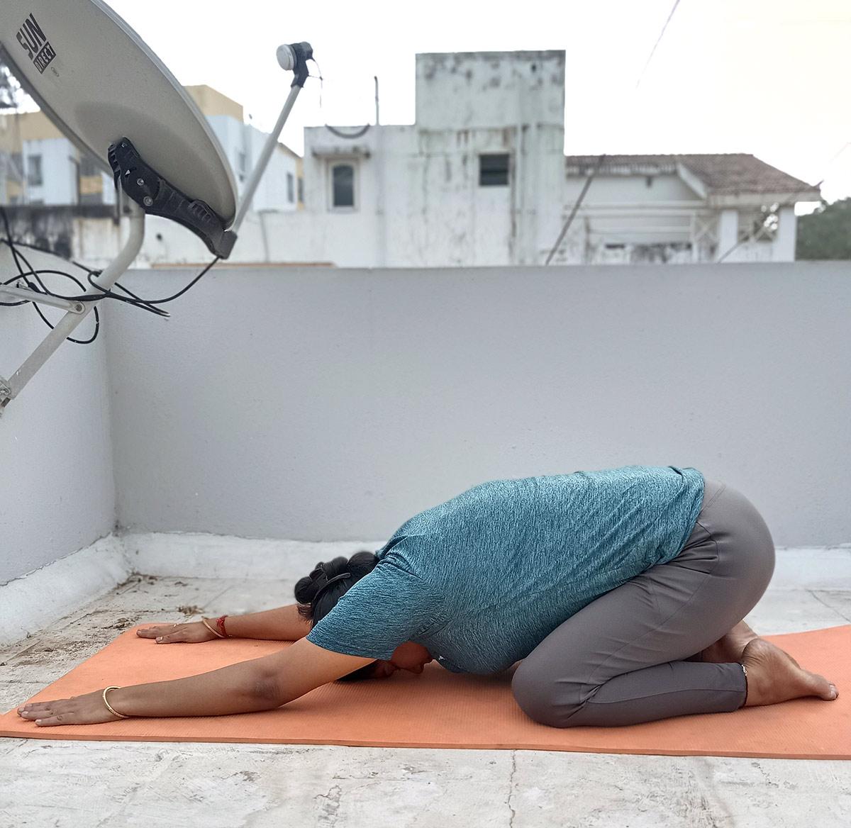 pushpa r tells you how to perform Balasana