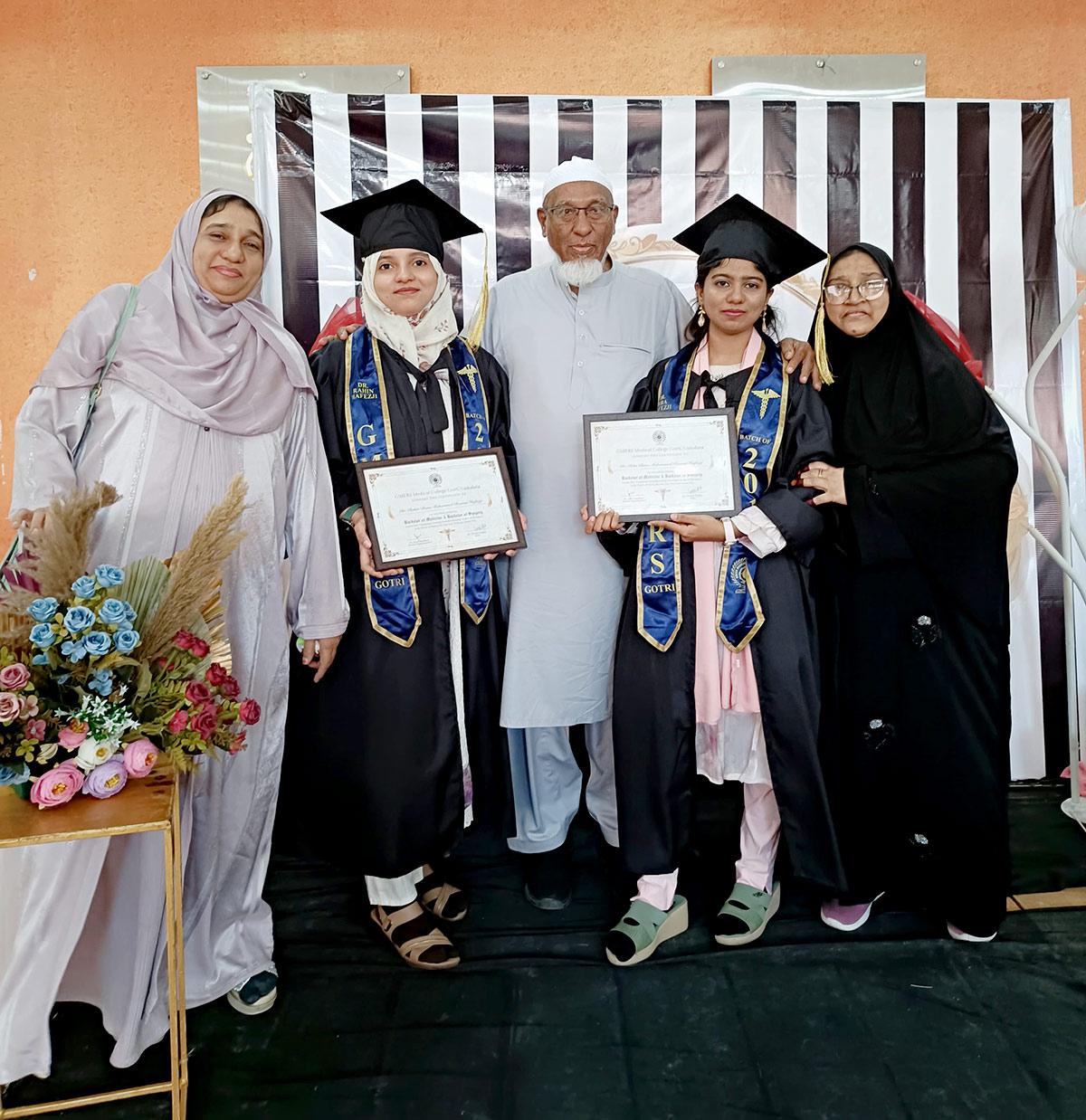 Riba and Rahin Hafezji with their mother and maternal grandparents