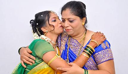 tanvi with her mother manisha