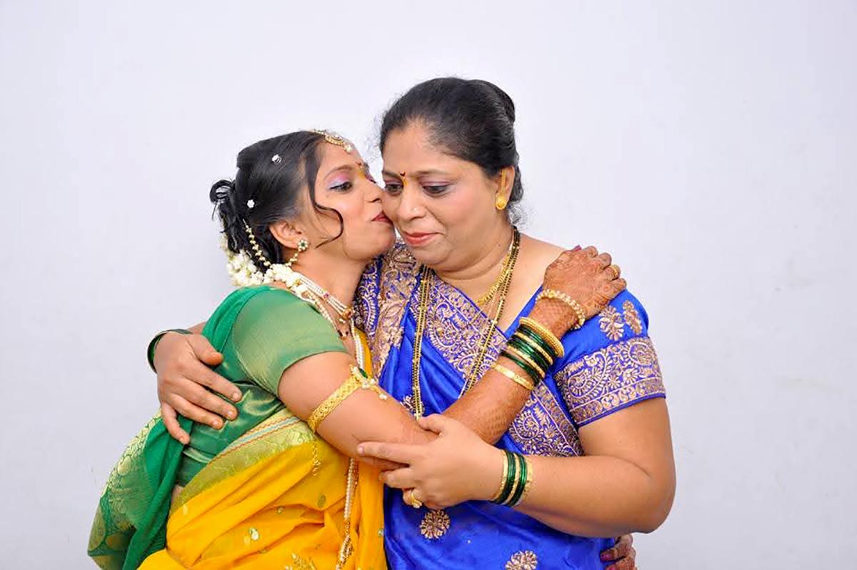 Tanvi with her mother Manisha