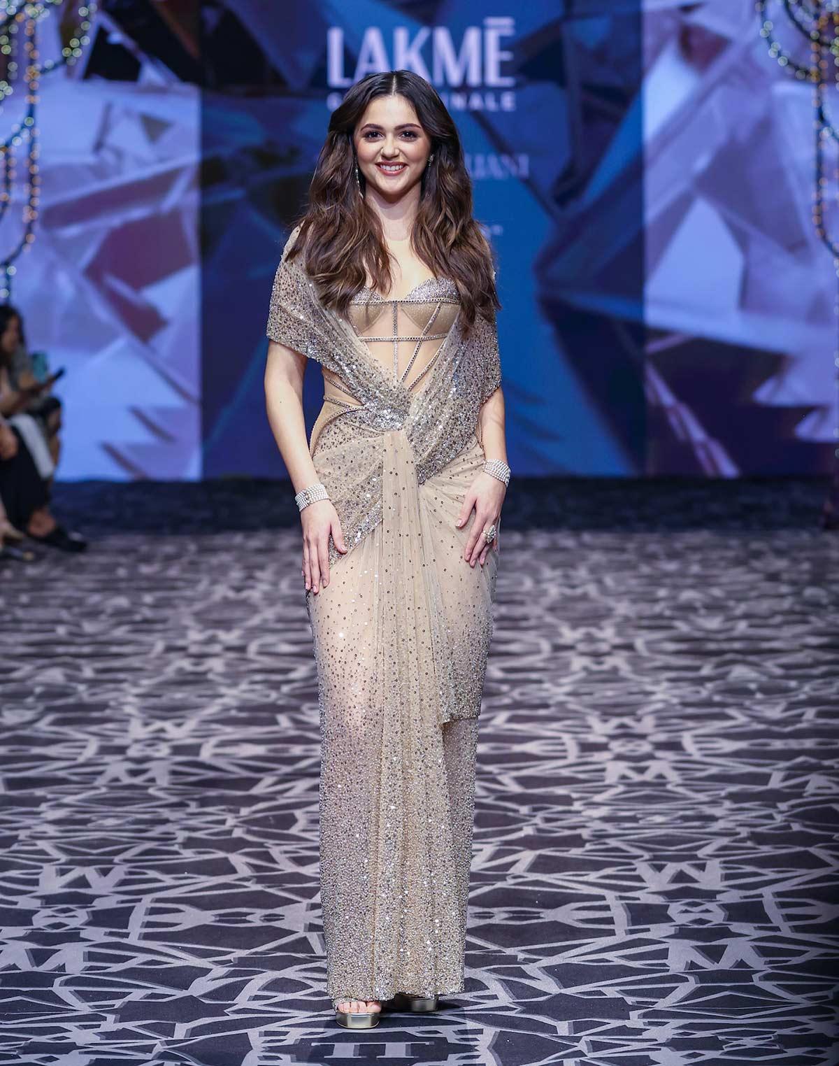 Aneet Padda walks for House of Lakme and Tarun Tahiliani at the FDCI x Lakme Fashion Week 2025