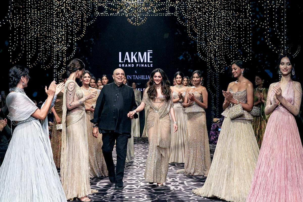 Aneet Padda walks for House of Lakme and Tarun Tahiliani at the FDCI x Lakme Fashion Week 2025