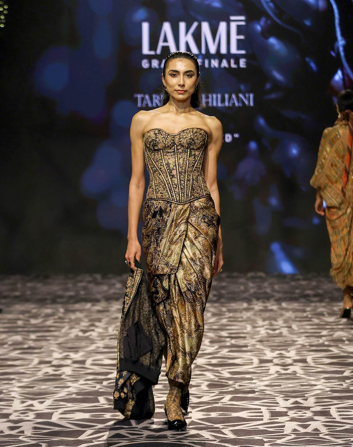 Aneet Padda walks for House of Lakme and Tarun Tahiliani at the FDCI x Lakme Fashion Week 2025