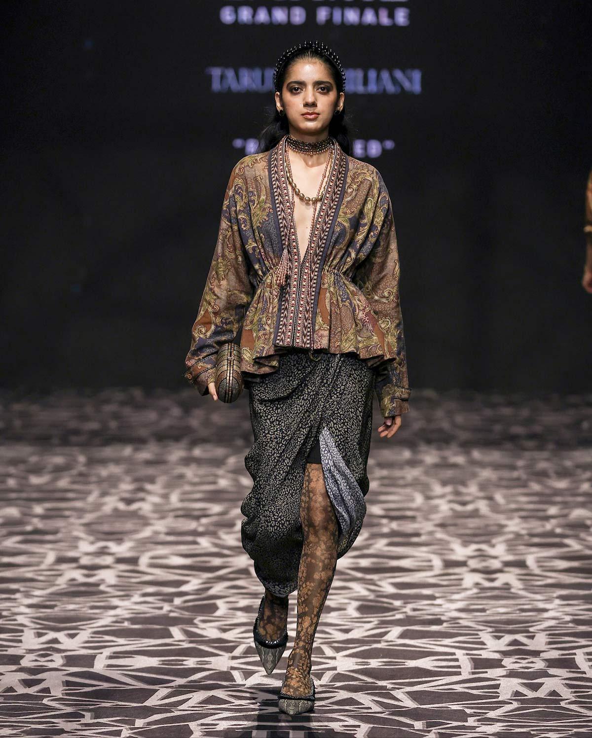 Aneet Padda walks for House of Lakme and Tarun Tahiliani at the FDCI x Lakme Fashion Week 2025