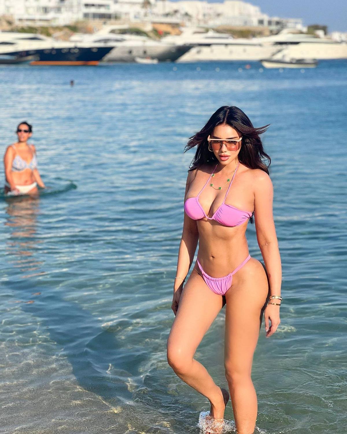 Malayalam Bigg Boss 7 Gisele Thakral's bikini moments