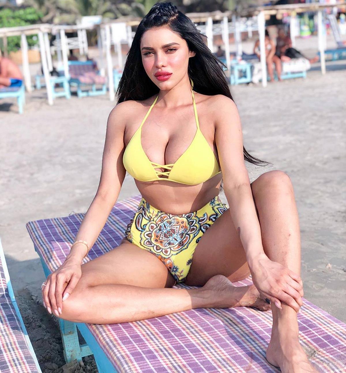 Malayalam Bigg Boss 7 Gisele Thakral's bikini moments