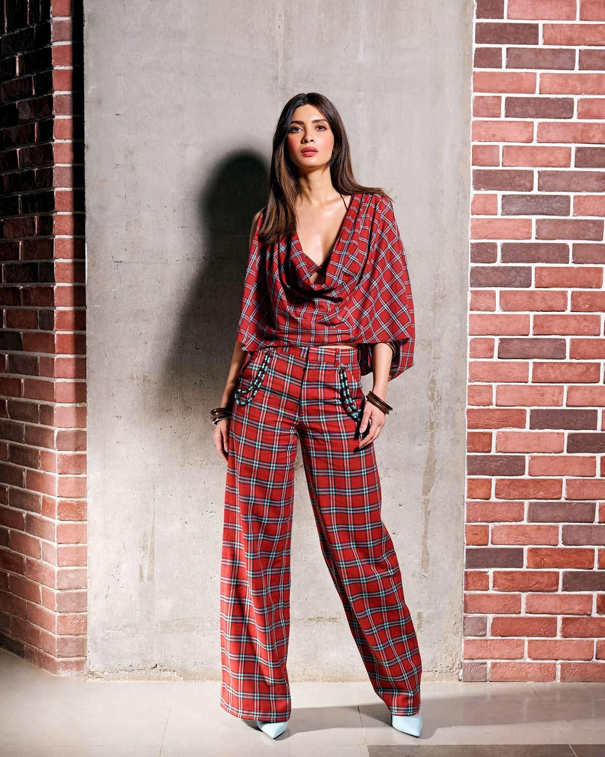 navratri day 2 : how to wear navratri red colour