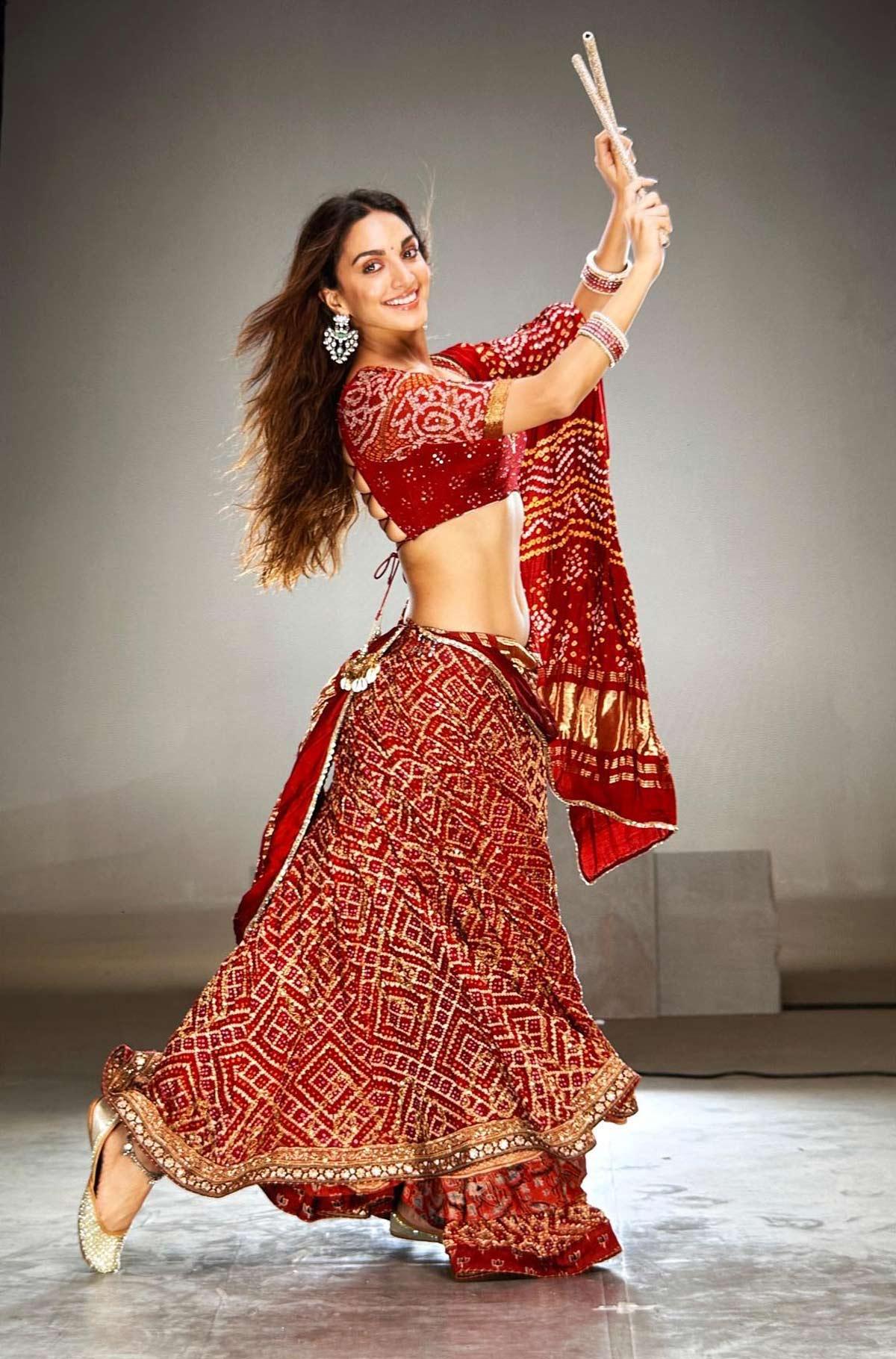 Kiara Advani doing the dandiya