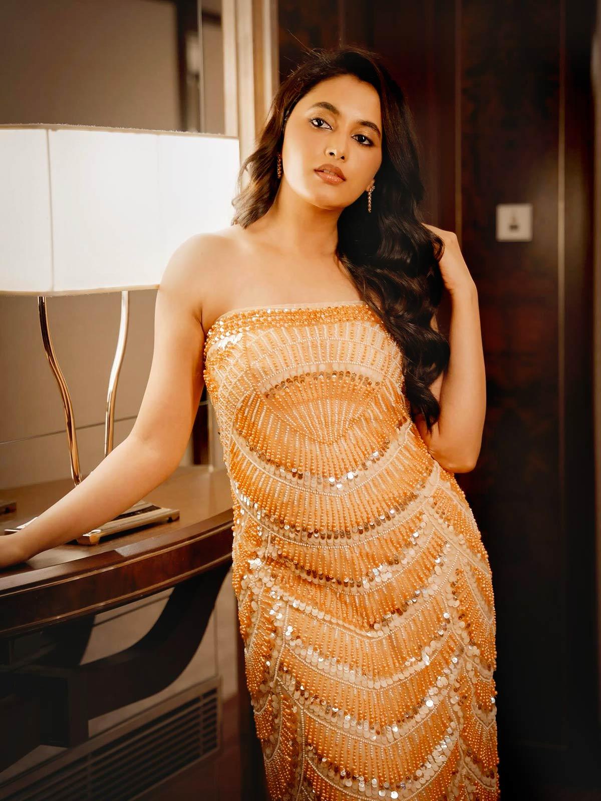 Navratri Day 7, colour orange outfits