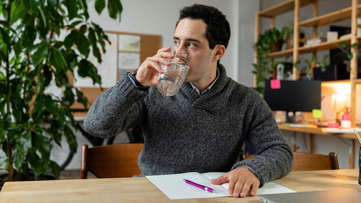 Stay hydrated to avoid dehydration due to AC Stay hydrated to avoid dehydration due to AC