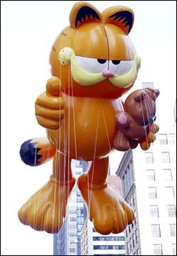 Paws Incorporated displays its Garfield balloon at The 77th Annual Macys Thanksgiving Day Parade on November 27, 2003 in New York City. Photo: Matthew Peyton/Getty Images