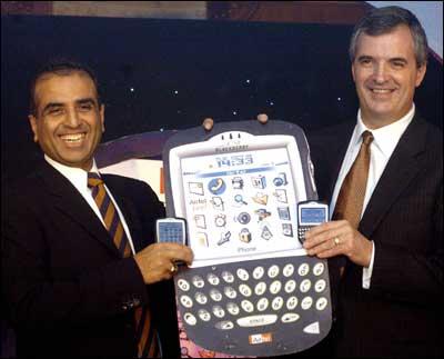 Sunil Bharti Mittal, Bharti Tele-Ventures Chairman (L) and Don Morrision, Chief Operating Officer, Research in Motion, displaying a cardboard cutout of a 'Blackberry' communication device in New Delhi on Tuesday. Photo: Raveendran/AFP/Getty Images